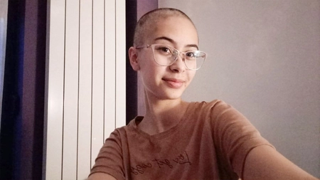 Paula Minea, elevă în clasa a XII-a la Colegiul Pedagogic din Iași, are nevoie de ajutor în lupta cu cancerul. „Cred că am plâns vreo două zile când am aflat de amputare”