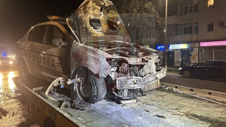 Incendiu în Iași! O autospecială de la Poliția Română a fost cuprinsă de flăcări