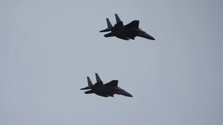 Două avioane de luptă s-au ciocnit în aer după ce piloții au început să filmeze și să facă poze