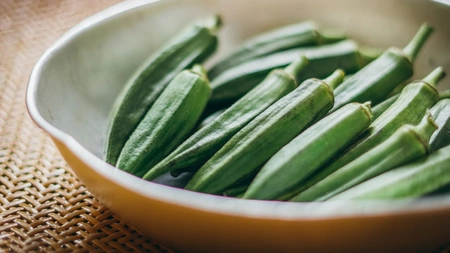 Cum să faci o rețetă delicioasă cu bame. Iată cât timp se pot păstra la frigider!