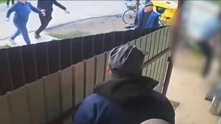 Scene teribile într-un local din Botoșani. Bărbat reținut după ce a vrut să-și facă dreptate cu toporul