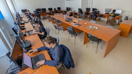 Elevii din Iași – rezultate remarcabile la unul dintre cele mai prestigioase concursuri de Informatică din Europa de Est!