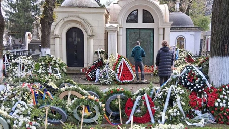 Mormântul lui Mircea Lucescu, loc de pelerinaj la o săptămână de la înmormântare: gestul emoționant al fanilor