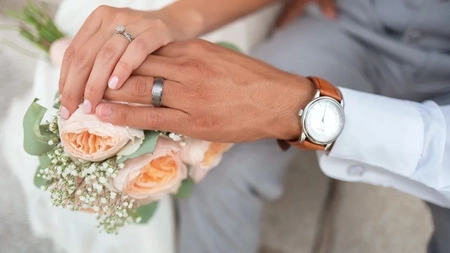 Un mire din Zalău, anchetat după ce ar fi înscenat furtul darului de nuntă de peste 94.000 de lei. Soția a sunat la 112 crezând că a avut loc un jaf real