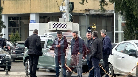 Directorii de la CTP Iași și reprezentanții de la Bozankaya verifică tramvaiele în Piața Unirii