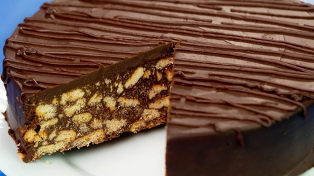 Tort de biscuiți simplu – Rețetă delicioasă, care amintește de copilărie