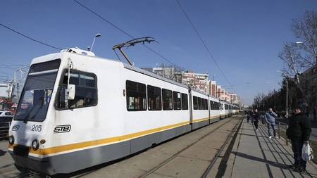 Tramvaiul poate fi depășit pe partea stângă? Iată ce spune legislația!