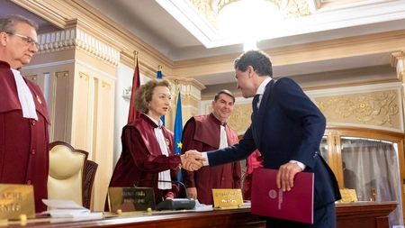 Nicușor Dan atacă la CCR legea plajelor și protecția mediului. Miza uriașă pentru România