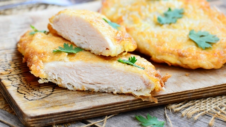 Rețeta pentru un aluat de șnițele de pui delicios! Iată care este secretul pentru a ieși crocante la exterior și fragede la interior!