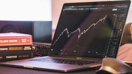 Termeni de bază în Forex explicați simplu: pip, lot și leverage