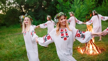 Horoscop Rusalii 2026: zodiile care își schimbă destinul la final de mai. Revelații, decizii importante și noi începuturi