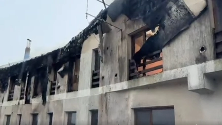 Incendiu puternic de 1 Mai! Două pensiuni din Tulcea, cuprinse de flăcări din cauza vântului!