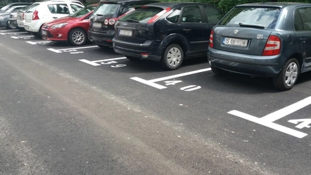 Ieșenii își pot închiria un loc de parcare în fața blocului! Licitațiile sunt organizate la mijlocul lunii mai. Iată cine poate participa