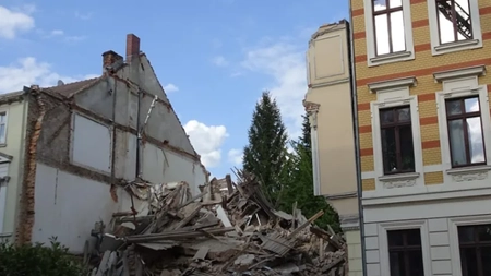 Două tinere românce sunt căutate de salvatori după ce blocul în care se cazaseră s-a prăbușit în Görlitz! Efort neîncetat