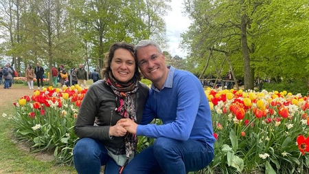 Cine este soția lui Dragoș Pîslaru și cu ce se ocupă. Ministrul spune că partenera lui câștigă de trei ori mai mult decât el