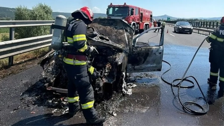 Mașină în flăcări pe Autostrada A1. Trafic îngreunat pe un sens de mers
