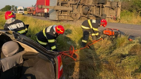 Doi soți au murit după ce remorca unui TIR s-a desprins și le-a strivit mașina, în Brăila