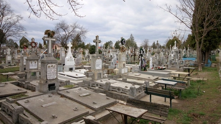 Criminalul din cimitir a fost arestat la Iași. A ucis în ziua prăznuirii Sfinților Împărați Constantin și Elena, după ce a primit băutură de pomană