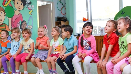 Fenomen îngrijorător care ia amploare în grădinițe! Ce au ajuns să facă tot mai mulți copii. „Se uită în jur, așteaptă...”