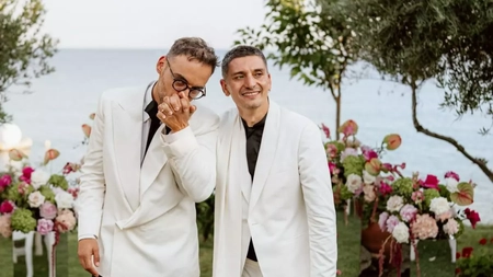Nuntă controversată în showbizul românesc!  Max Raileanu și George Popescu s-au căsătorit în Grecia! Imaginile de la eveniment fac senzație!