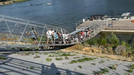 Pasarela din Portul Turistic Călărași a cedat în timpul unui eveniment. Șapte persoane, dintre care cinci copii, au ajuns la spital