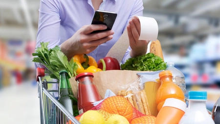 Plafonarea prețurilor la alimente, prelungită până la finalul lui 2026! Parlamentul a decis: ce produse rămân sub controlul adaosului comercial