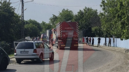 Accident în comuna Moșna! O femeie cu copilul în brațe a fost prinsă sub o autoutilitară - UPDATE
