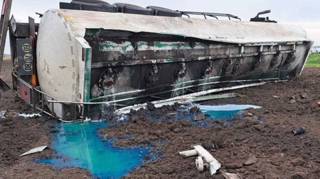 Accident grav în Neamț. Microbuz, autotren și cisternă cu motorină implicate într-o coliziune. Șase persoane au fost implicate