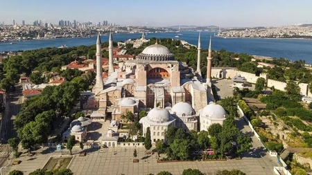 Reținuți în Istanbul după ce au citit din Biblie în Hagia Sofia. Autoritățile nu au explicat oficial motivul