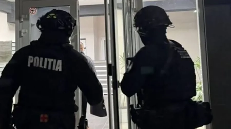 Percheziții în Republica Moldova în dosarul fraudei cu investiții care a păgubit zeci de români. Ce au găsit anchetatorii