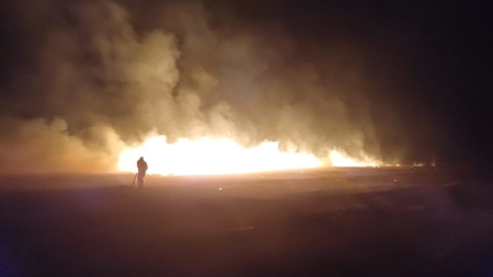 Incendiu puternic de vegetație la Războieni. 10 hectare, afectate de flăcări