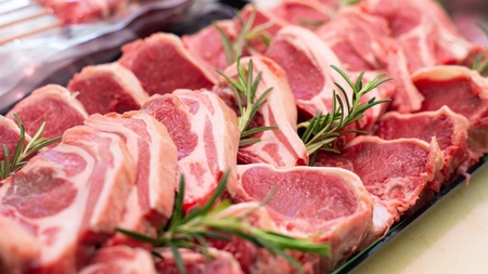 Două produse din România, în atenția autorităților europene după controale alimentare! Au fost descoperite fibre de mazăre în carne și un deficit de vitamina B1 în biscuiți