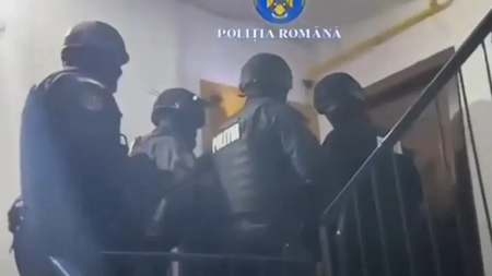 Scandal violent într-un bloc din București. Proprietarul ar fi încercat să-și scoată chiriașul cu o rangă