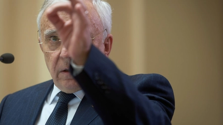 Mugur Isărescu pune tunurile pe politicieni: „În interior se pot părui, în exterior să nu mai fie scandal”