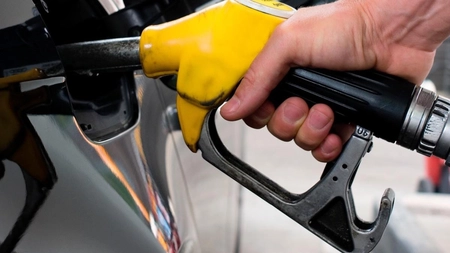Schimbare importantă la pompă de la 1 septembrie. Acciza la motorină scade cu 25%