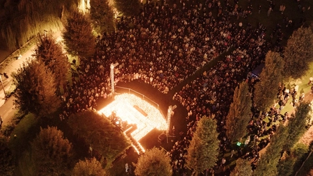 Multisenzorial revine în Iulius Parc: „Cele patru anotimpuri” de Vivaldi, sub lumina a mii de lumânări. Intrarea este gratuită