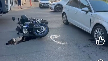 Accident în centrul Constanței. Motociclist rănit după impactul cu un autoturism
