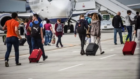 Românii nu mai vor să plece la muncă în străinătate. Interesul pentru joburile din afara țării, la minim istoric