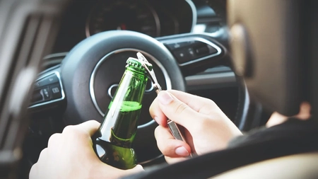 Fără permis și băut la volan, pe străzile Iașului. Tânăr de 28 de ani, oprit de polițiști