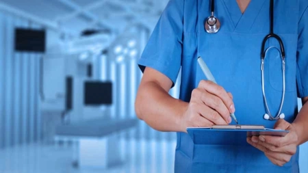 O femeie a rămas fără ambele picioare, după ce medicii i-au amputat piciorul greșit