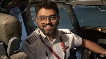 El e pilotul care a evitat catastrofa pe zborul FlyDubai! A fost înjunghiat de copilot, dar a salvat 174 de vieţi!