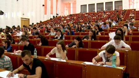 Piața neagră a proiectelor universitare! Studenții din Iași au început să își comande temele. „Interesul meu e doar să strâng niște bani”