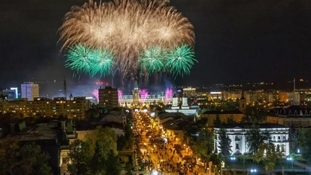 Programul complet al Sărbătorilor Iașului 2026! Richard Clayderman, Julien Dassin și Gheorghe Zamfir vor concerta în Piața Palatului Culturii