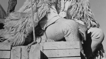 Imbracamintea in evul mediu romanesc