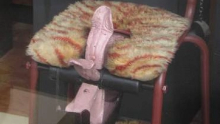 Scaun special de facut sex oral pentru femei