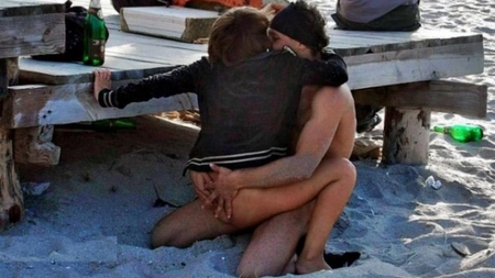 Un cuplu face sex pe plaja din Vama Veche in vazul tuturor - VIDEO (18+)