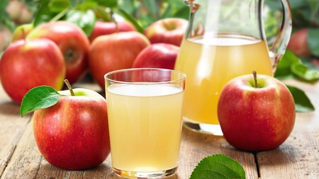 Sucul de mere. 10 motive pentru a bea zilnic un pahar 