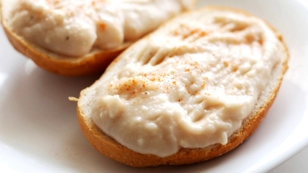 Sa mancam sanatos in post! Cum prepari cea mai buna fasole batuta cu usturoi
