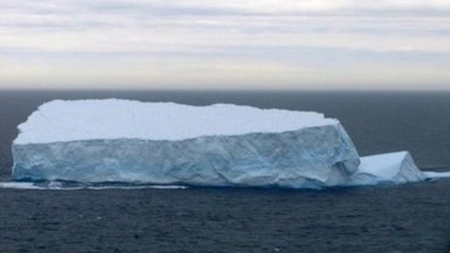 Ghetari in deriva în Arctica
