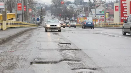 Trei masini s-au facut zob din cauza gropilor